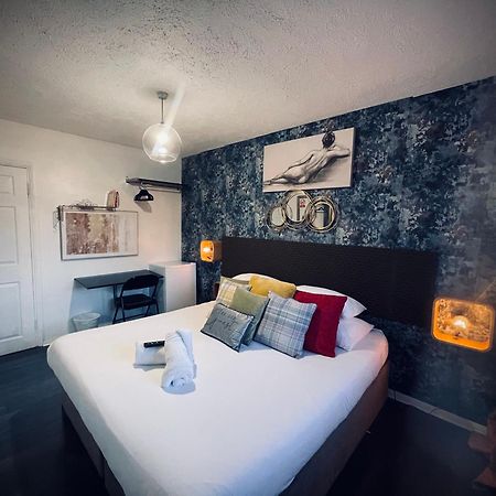 R1 Superking Sized Bed & 65" Tv On The Wall In Clapham Apartment Londra Exterior foto