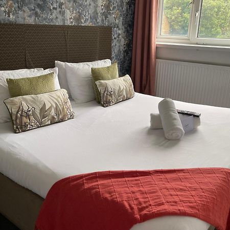 R1 Superking Sized Bed & 65" Tv On The Wall In Clapham Apartment Londra Exterior foto