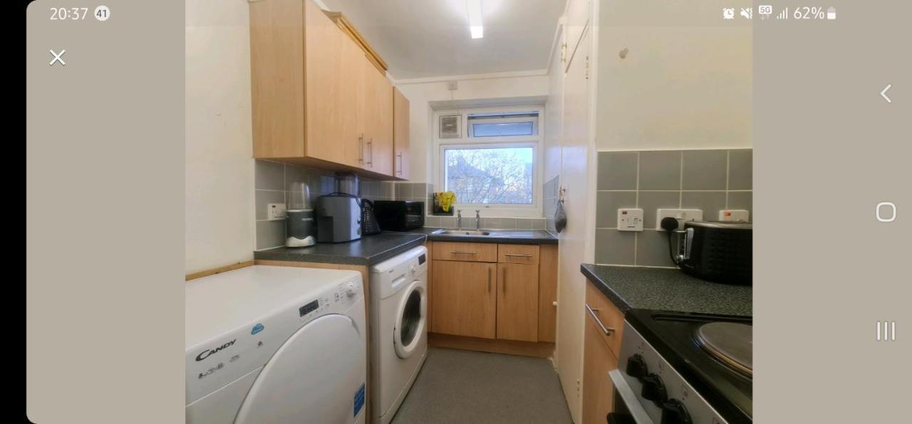 R1 Superking Sized Bed & 65" Tv On The Wall In Clapham Apartment Londra Exterior foto