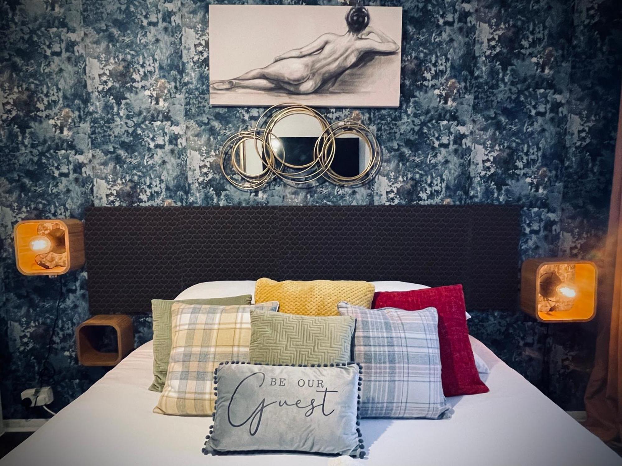 R1 Superking Sized Bed & 65" Tv On The Wall In Clapham Apartment Londra Exterior foto
