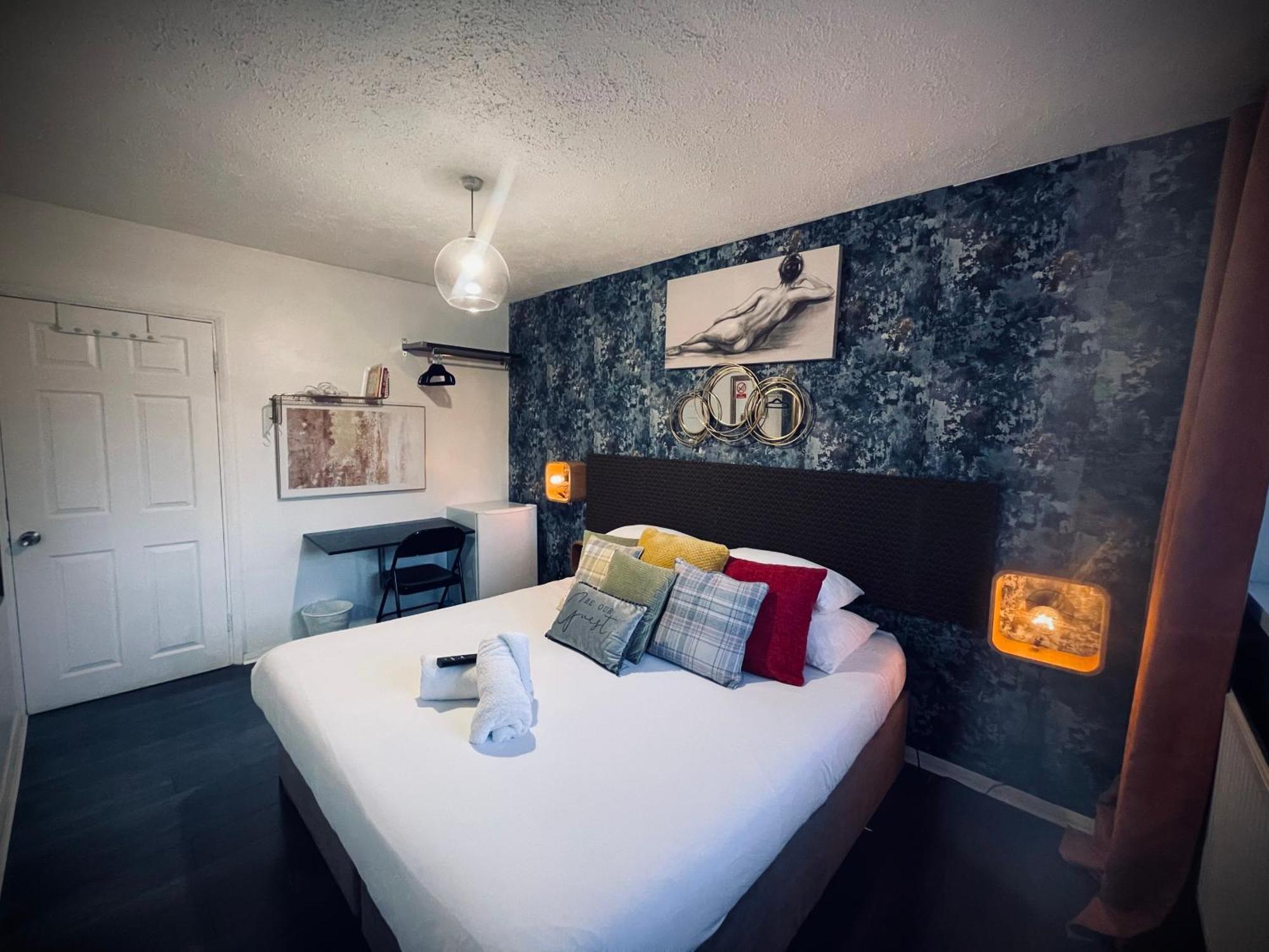 R1 Superking Sized Bed & 65" Tv On The Wall In Clapham Apartment Londra Exterior foto