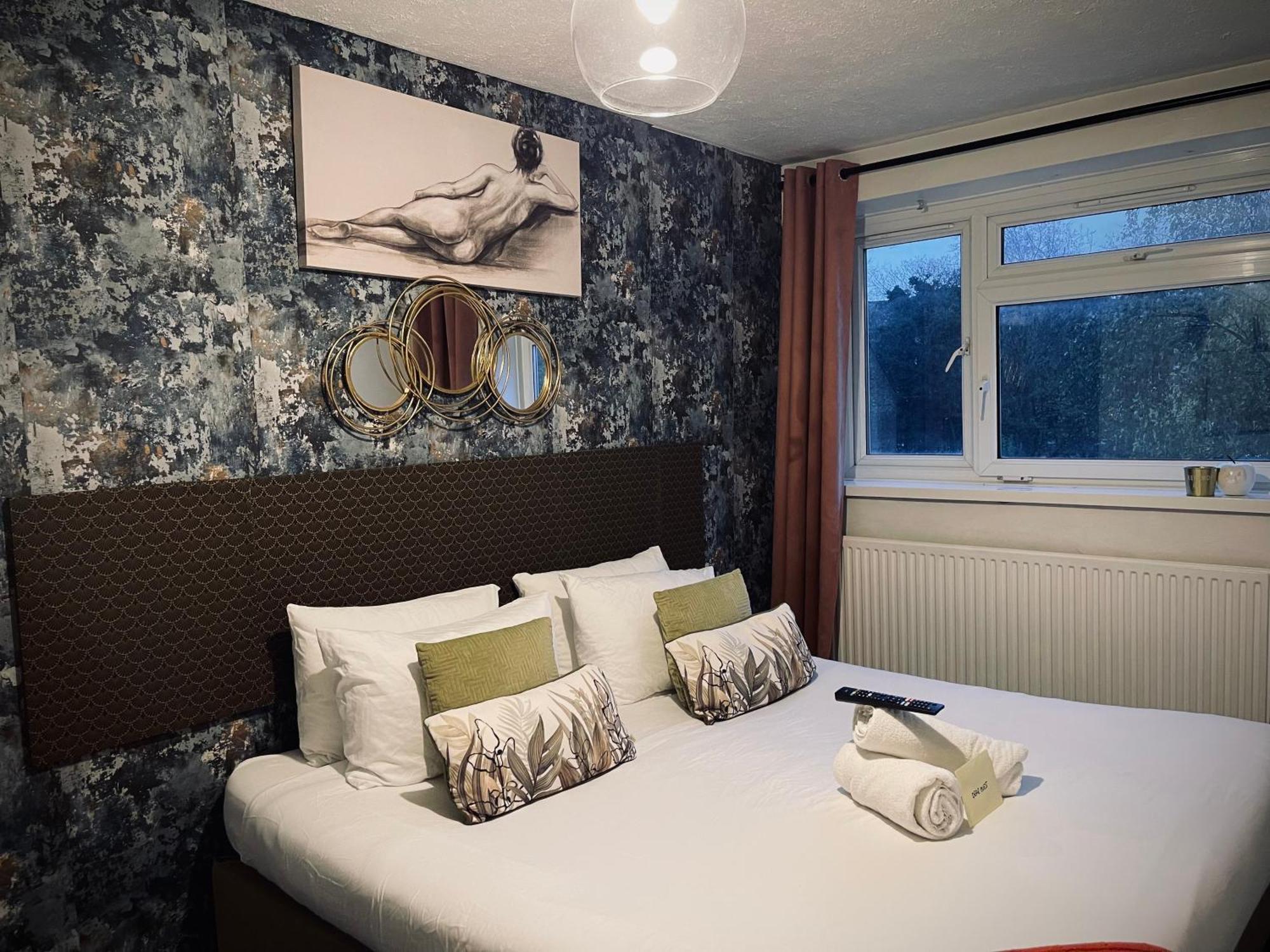 R1 Superking Sized Bed & 65" Tv On The Wall In Clapham Apartment Londra Exterior foto