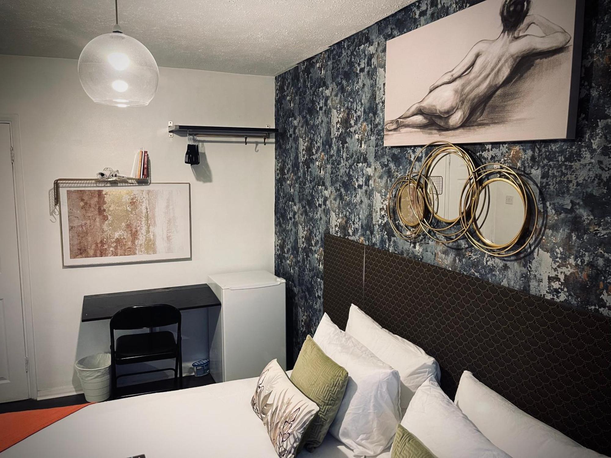 R1 Superking Sized Bed & 65" Tv On The Wall In Clapham Apartment Londra Exterior foto