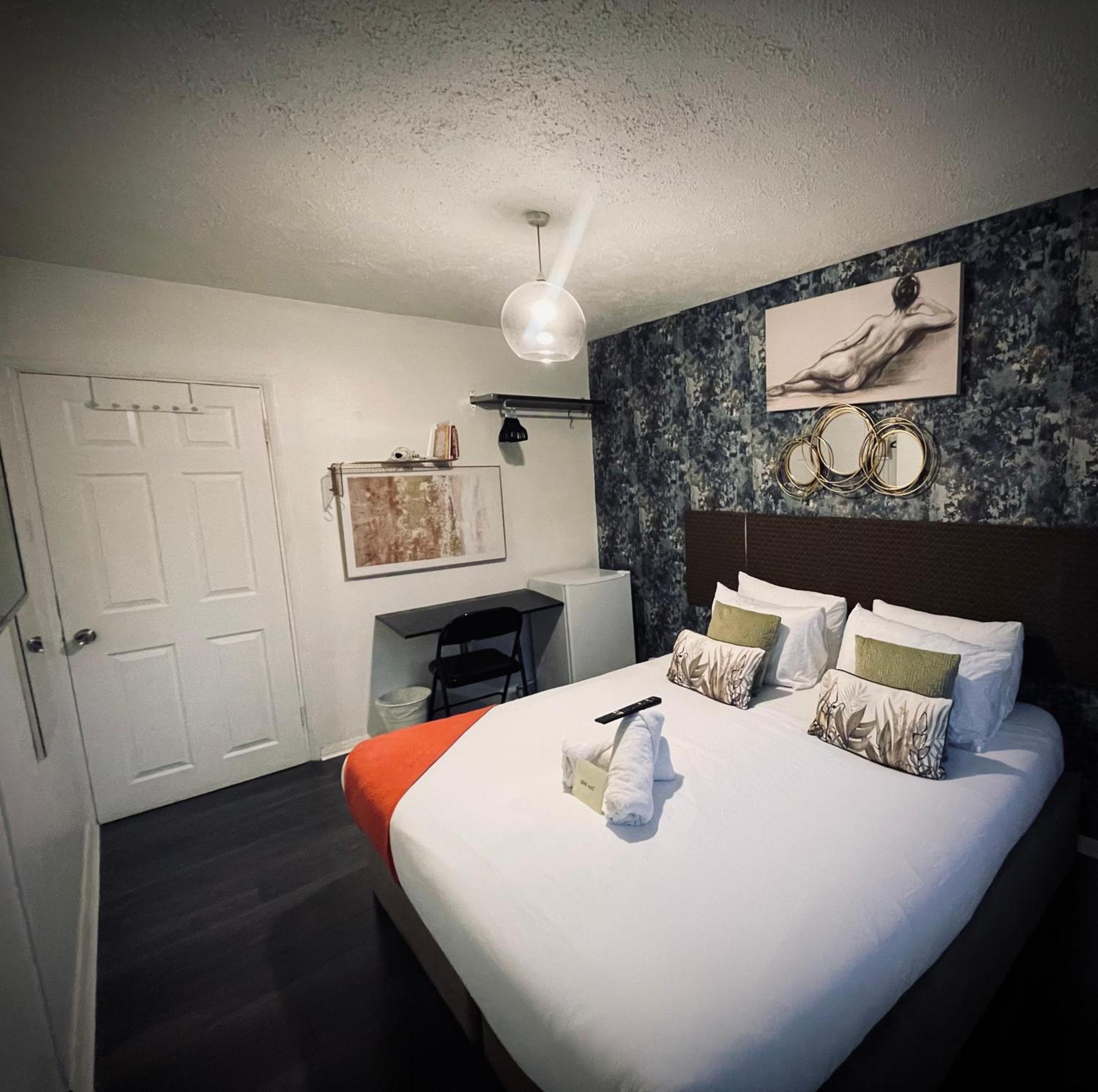 R1 Superking Sized Bed & 65" Tv On The Wall In Clapham Apartment Londra Exterior foto