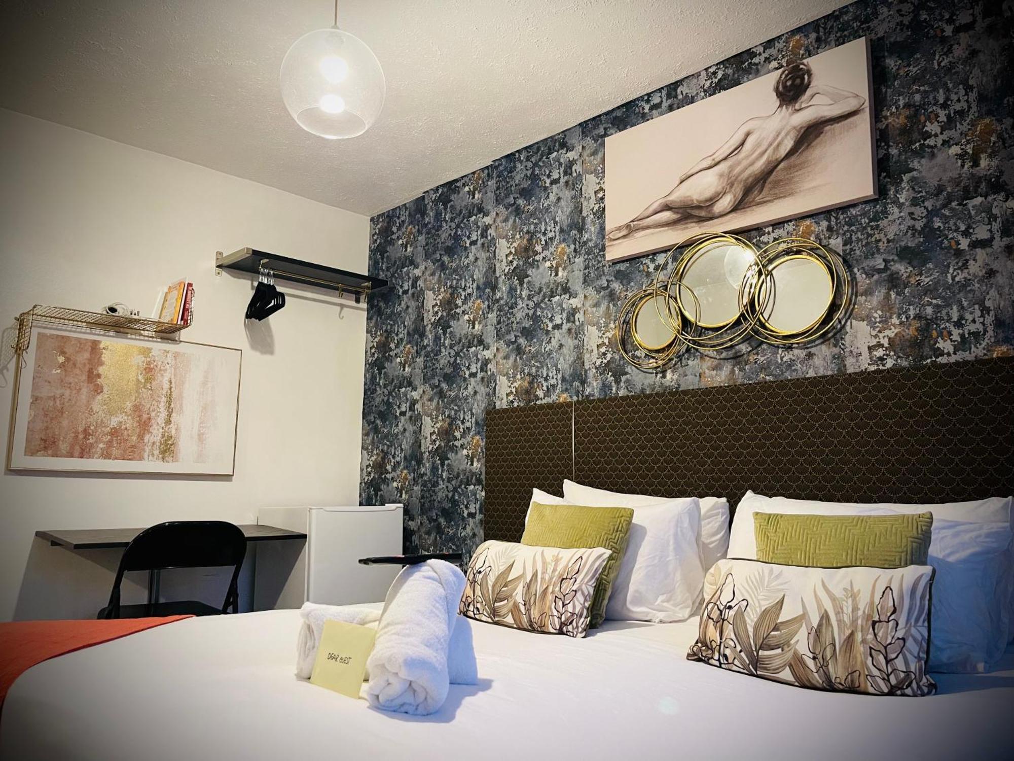 R1 Superking Sized Bed & 65" Tv On The Wall In Clapham Apartment Londra Exterior foto