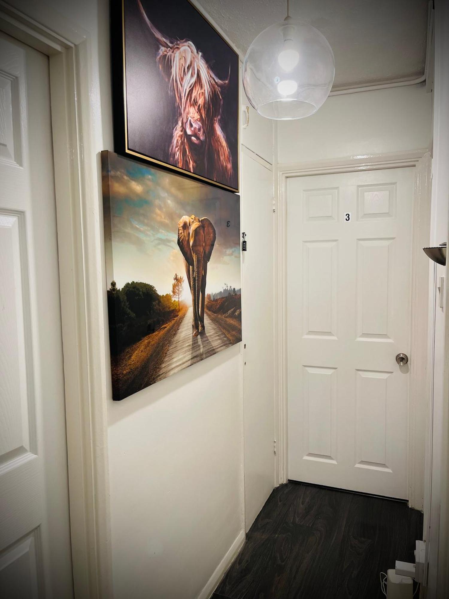 R1 Superking Sized Bed & 65" Tv On The Wall In Clapham Apartment Londra Exterior foto