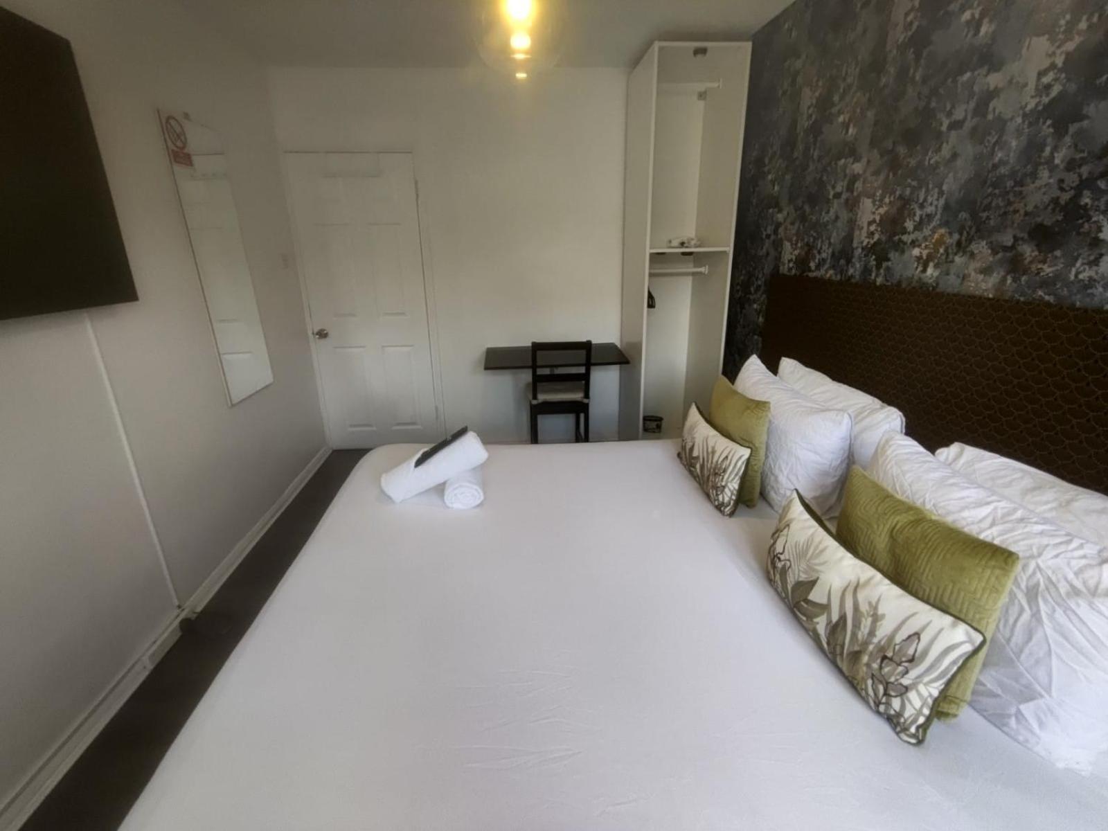 R1 Superking Sized Bed & 65" Tv On The Wall In Clapham Apartment Londra Exterior foto
