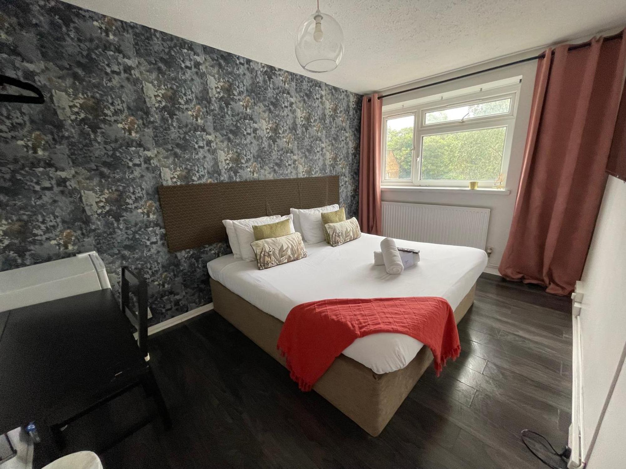 R1 Superking Sized Bed & 65" Tv On The Wall In Clapham Apartment Londra Exterior foto